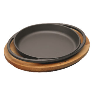 Oval plate with wooden platter