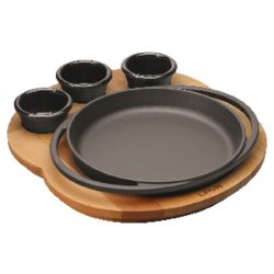 Oval plate with wooden platter