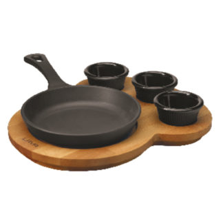 Round pan with wooden platter