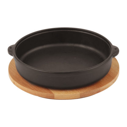 Saucepot with wooden platter