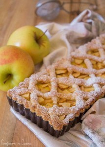 crostata con crema pasticcera e mele