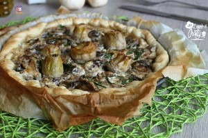 Torta salata con funghi e carciofi