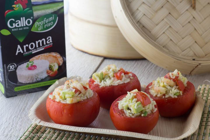 Stuffed tomatoes with steamed rice
