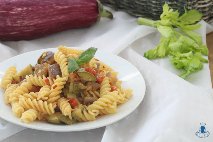 Fusilli con zucchine e melanzane